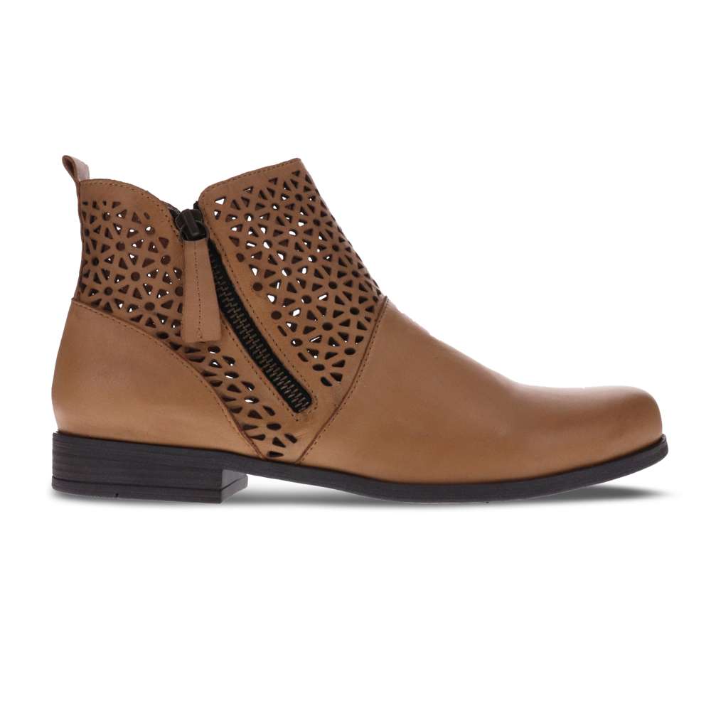 B Logan Boot - Tan