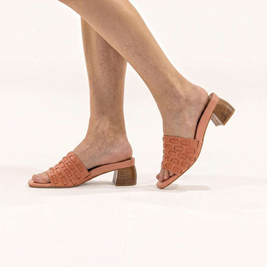 Lifestyle image for Yami Slide - Apricot